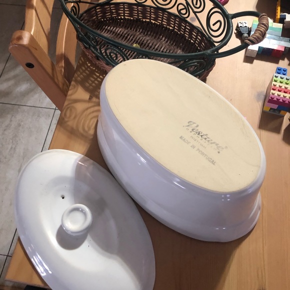 EUC Vesture Corporation Stoneware From Portugal In A Sturdy Woven Wired Basket - Picture 3 of 10